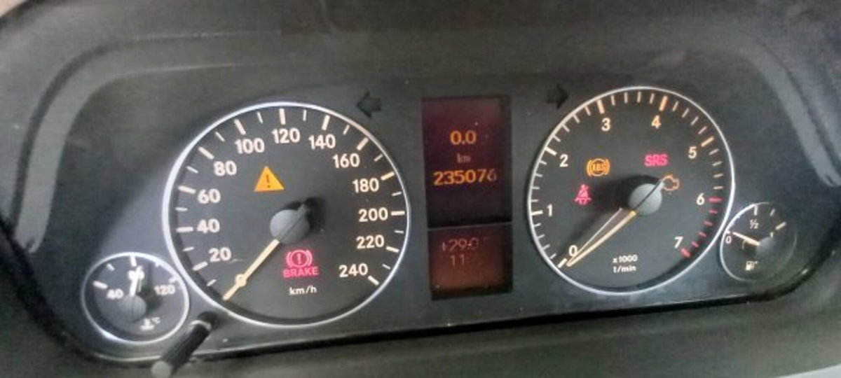 Mercedes-Benz Classe A 160 AUTOMATIC Premium (13)