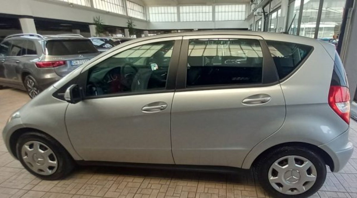 Mercedes-Benz Classe A 160 AUTOMATIC Premium (4)