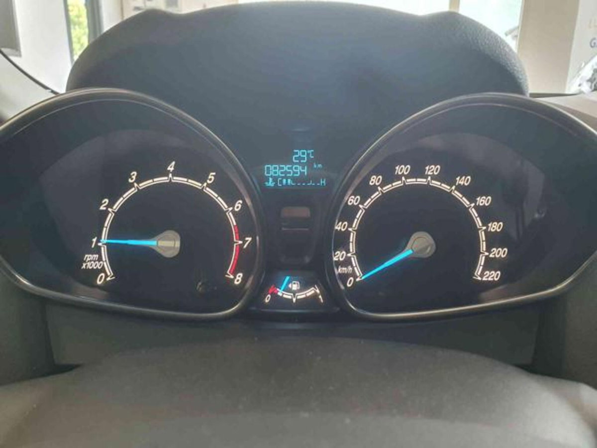 Ford Fiesta 1.4 5p. Bz.- GPL Titanium (12)