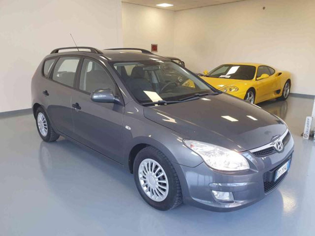 Hyundai i30 Station Wagon 1.6 CRDi VGT 16V 90CV (2)