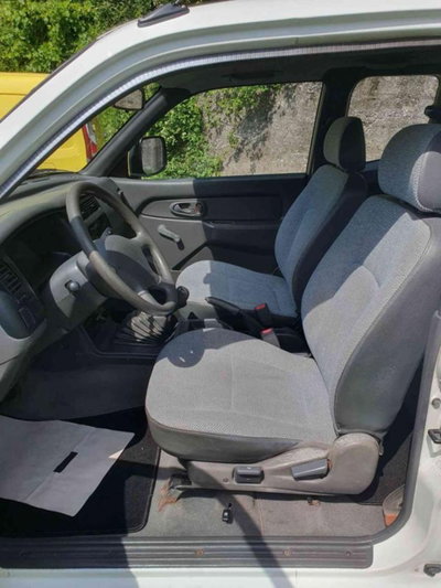Mitsubishi L200 2.5 TDI 4WD Club Cab Pick-up GLS (3)