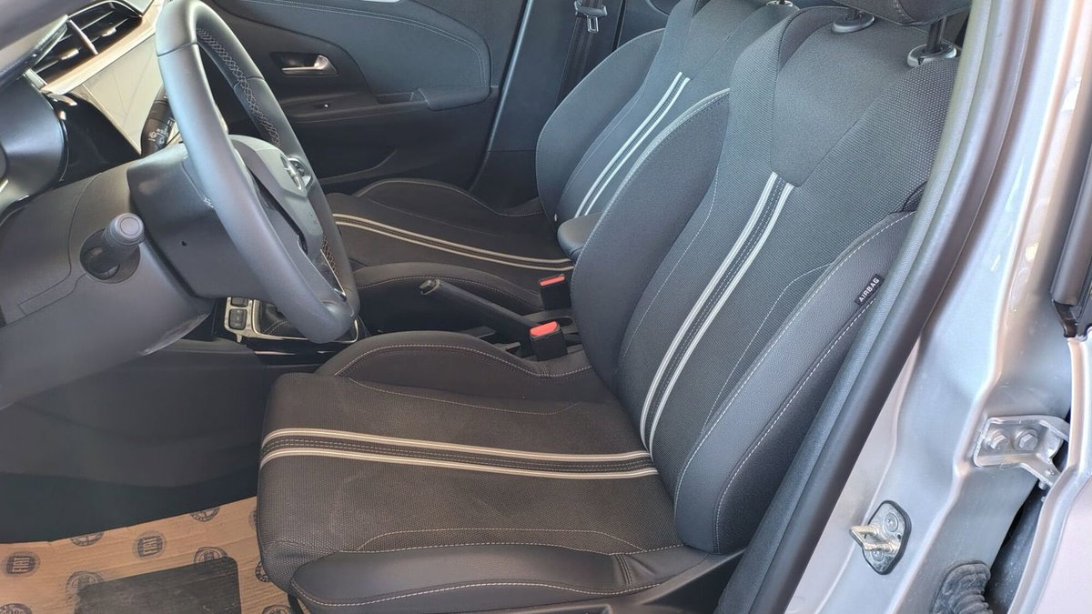 Opel Corsa 1.2 100 CV GS Line (6)