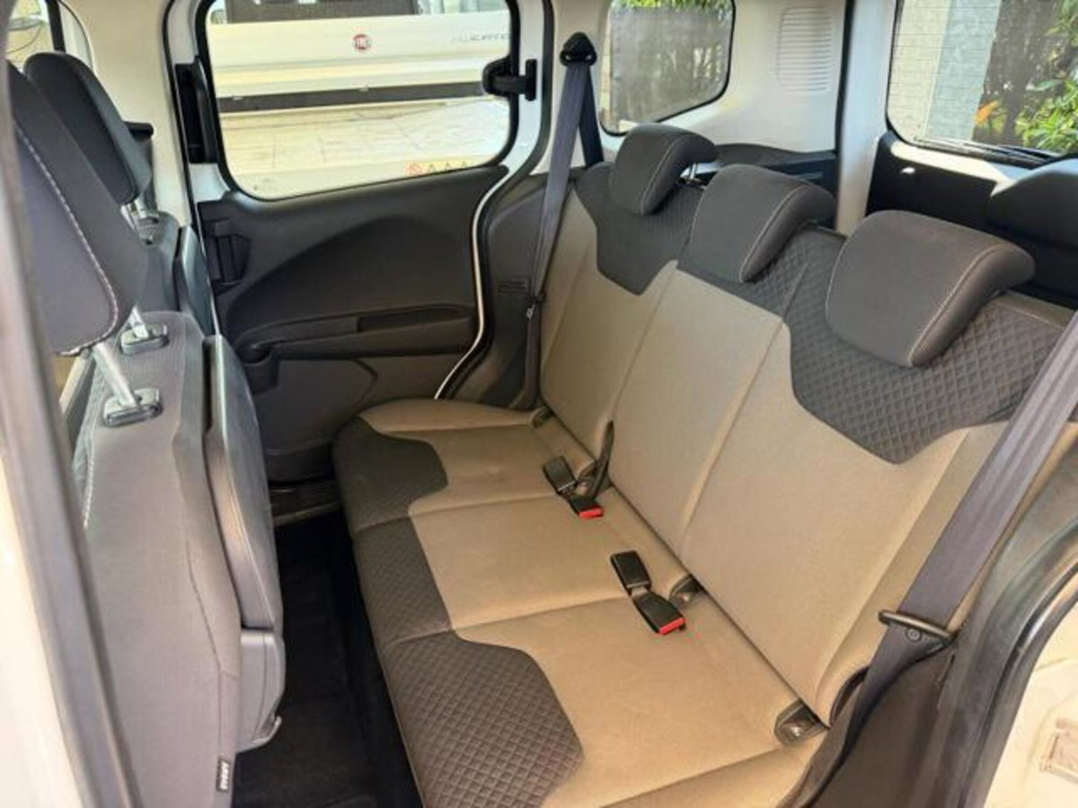 Ford Tourneo Courier 1.0 EcoBoost 100 CV Plus (14)