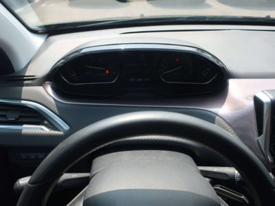 Peugeot 2008 e-HDi 92 CV Stop&Start ETG6 Active (7)