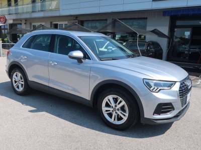 Audi Q3 35 2.0 tdi Business s-tronic (2)