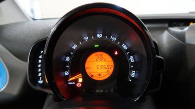 Toyota Aygo 1.0 VVT-i 72 CV 5 porte x-play (14)