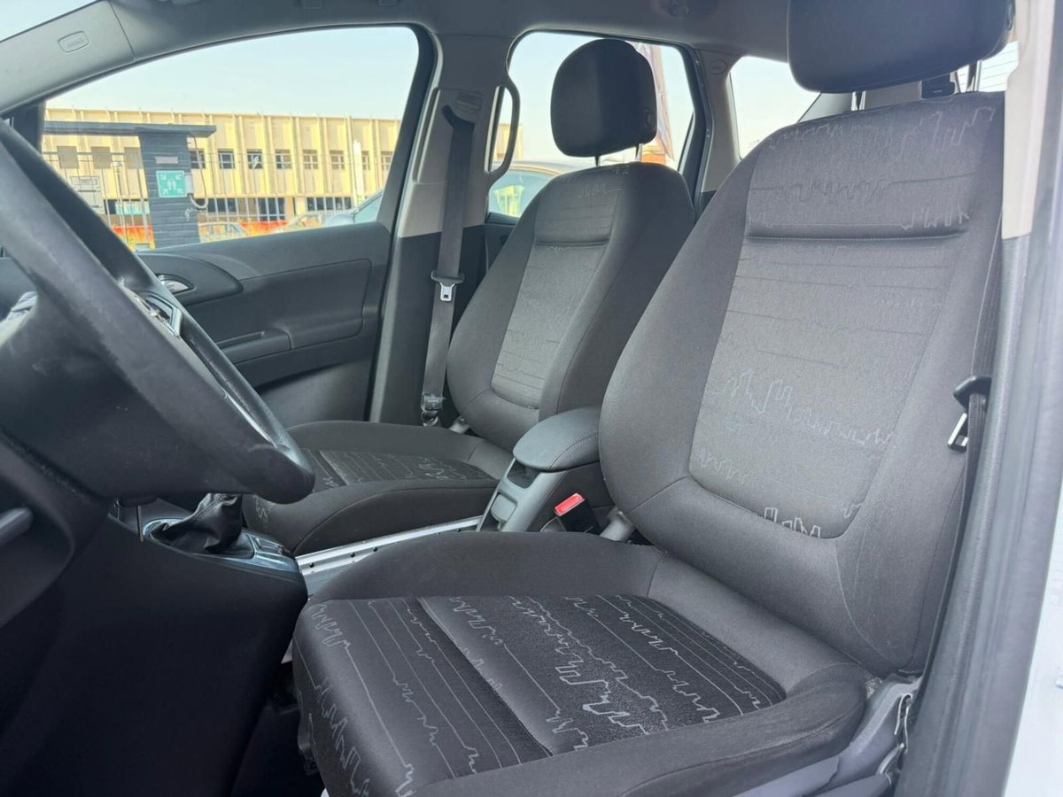 Opel Meriva 1.4 100CV Cosmo (10)
