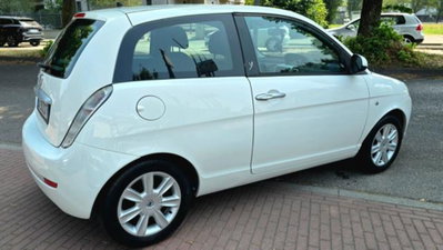 Lancia Ypsilon 1.2 Versus (8)