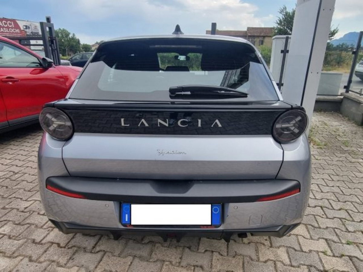 Lancia Ypsilon 1.2 mhev Edizione Cassina e-dct (5)