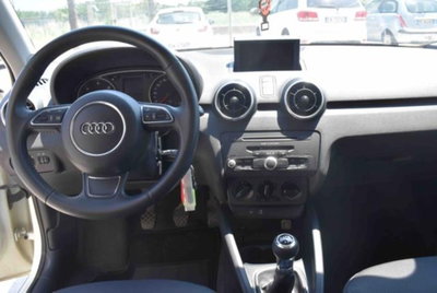 Audi A1 Sportback 1.6 TDI S tronic Attraction (11)