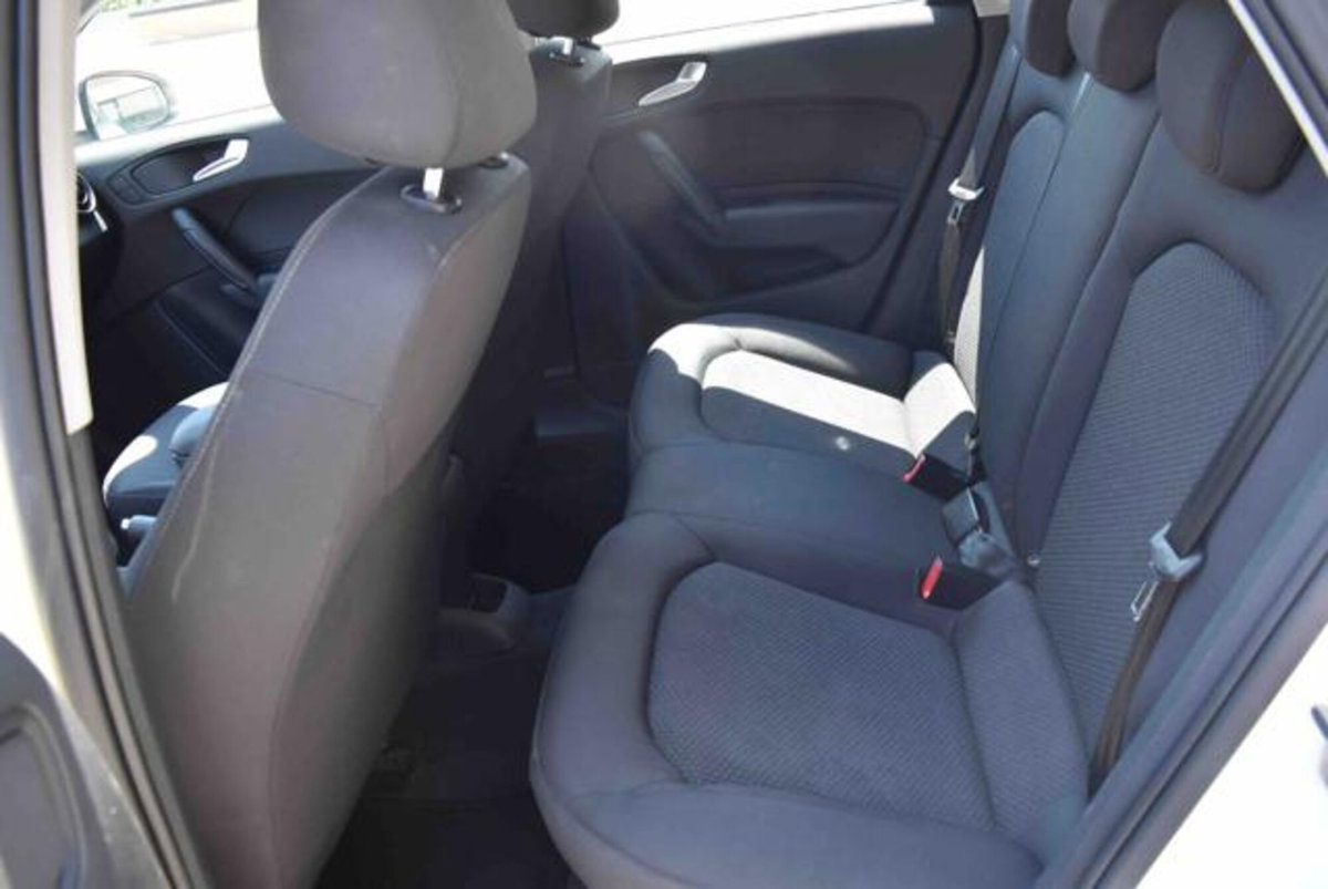 Audi A1 Sportback 1.6 TDI S tronic Attraction (12)