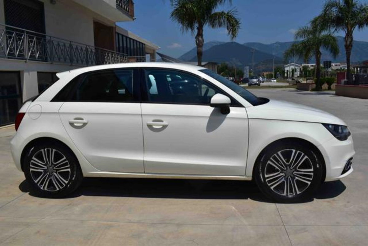Audi A1 Sportback 1.6 TDI S tronic Attraction (4)