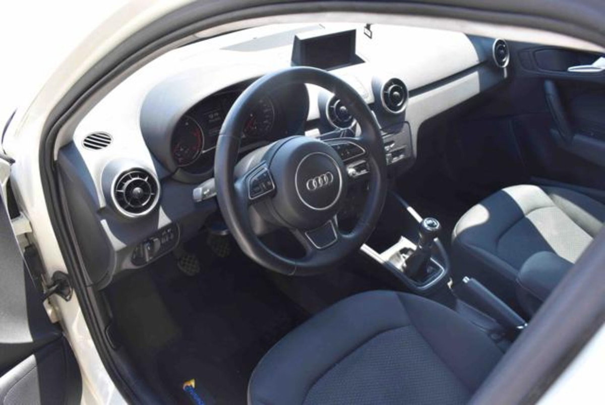 Audi A1 Sportback 1.6 TDI S tronic Attraction (6)