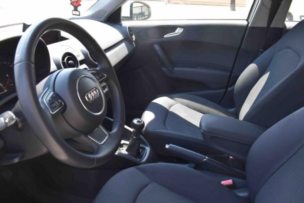 Audi A1 Sportback 1.6 TDI S tronic Attraction (8)