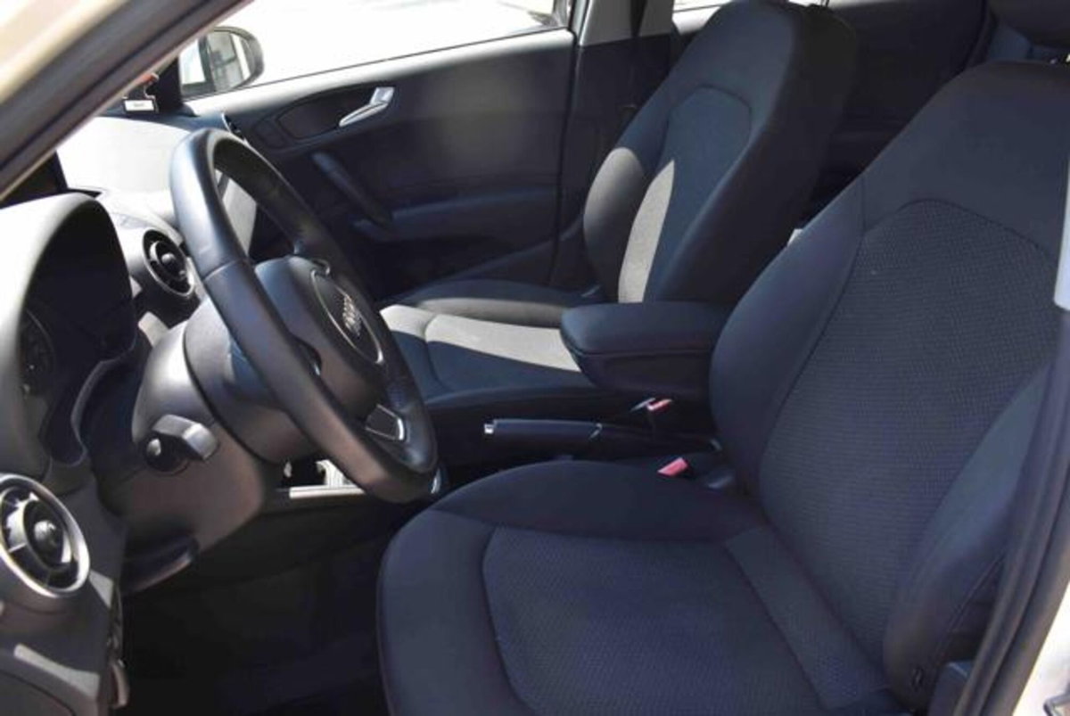 Audi A1 Sportback 1.6 TDI S tronic Attraction (9)