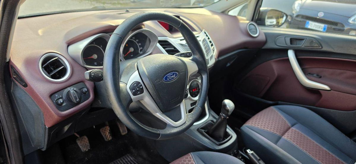 Ford Fiesta 1.4 5 porte Bz.- GPL Titanium (10)