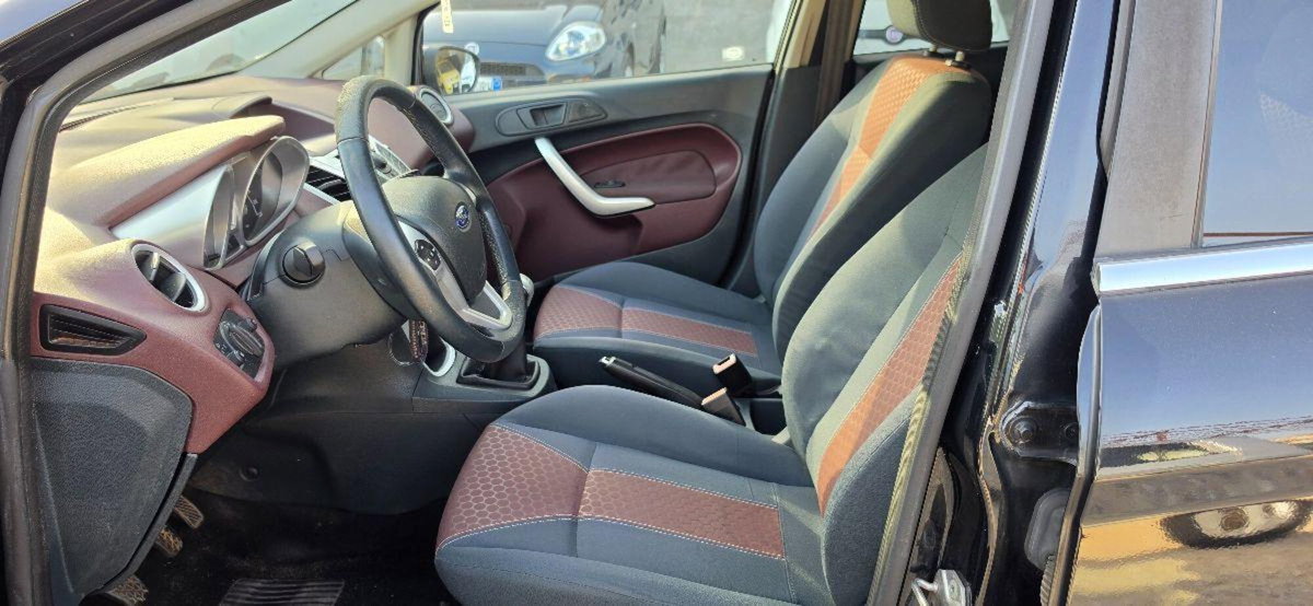 Ford Fiesta 1.4 5 porte Bz.- GPL Titanium (11)
