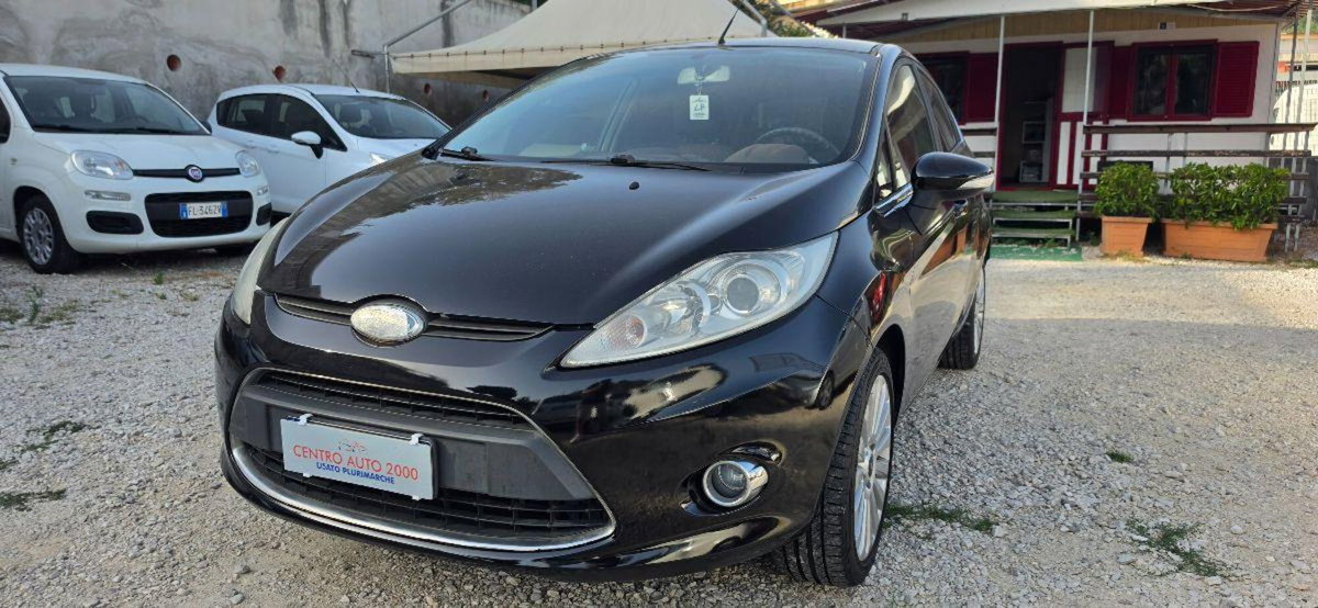 Ford Fiesta 1.4 5 porte Bz.- GPL Titanium (2)