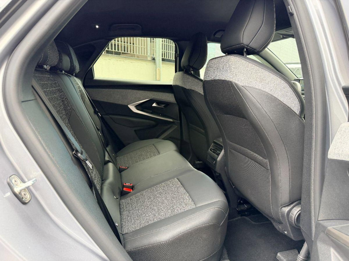 Peugeot 3008 1.2 hybrid Allure Business 145cv e-dcs6 (11)