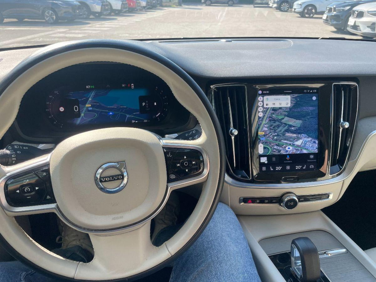 Volvo V60 B4 automatico Plus Dark (12)
