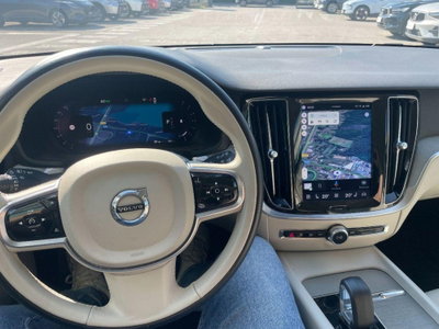 Volvo V60 B4 automatico Plus Dark (12)
