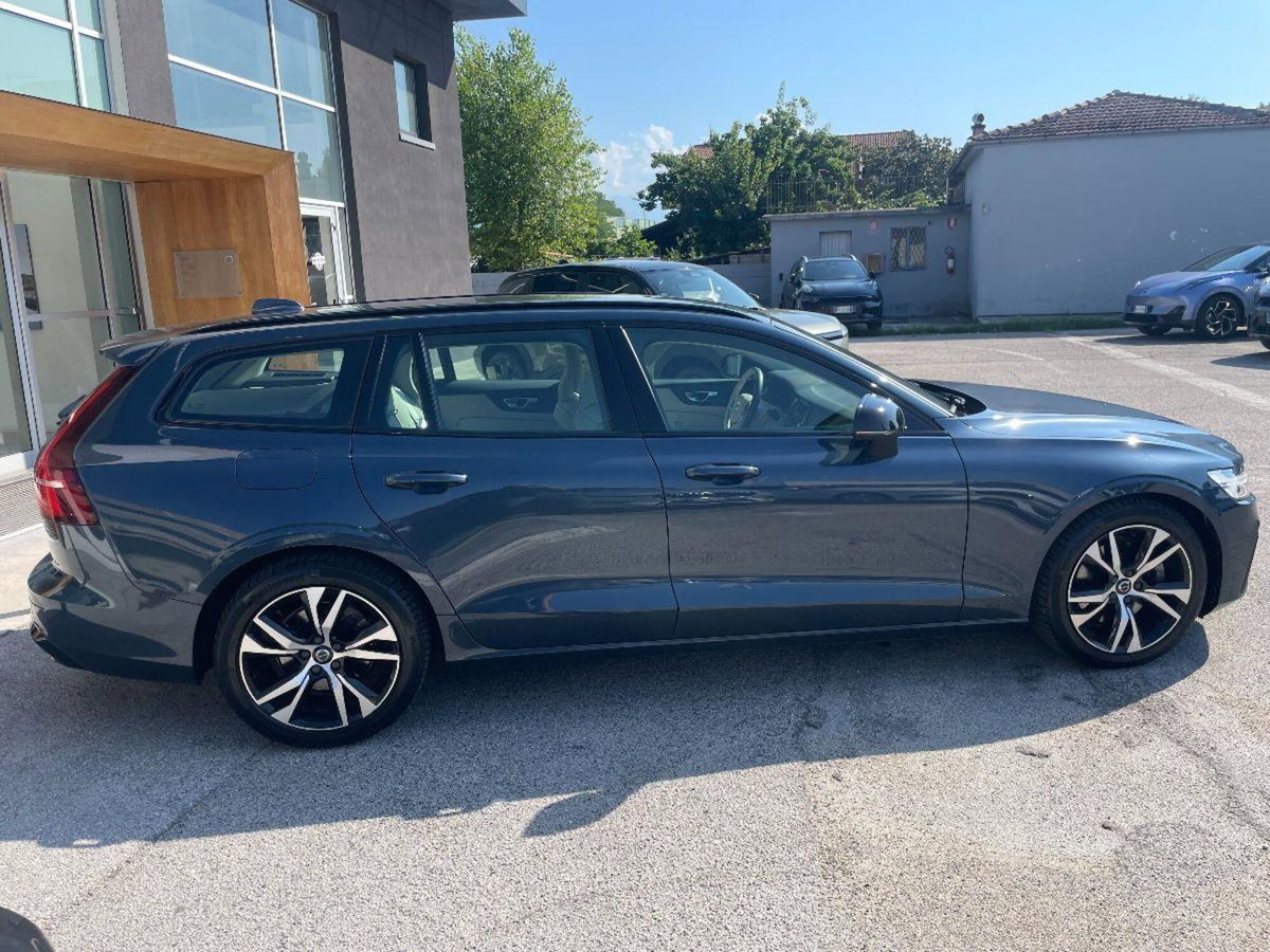 Volvo V60 B4 automatico Plus Dark (4)