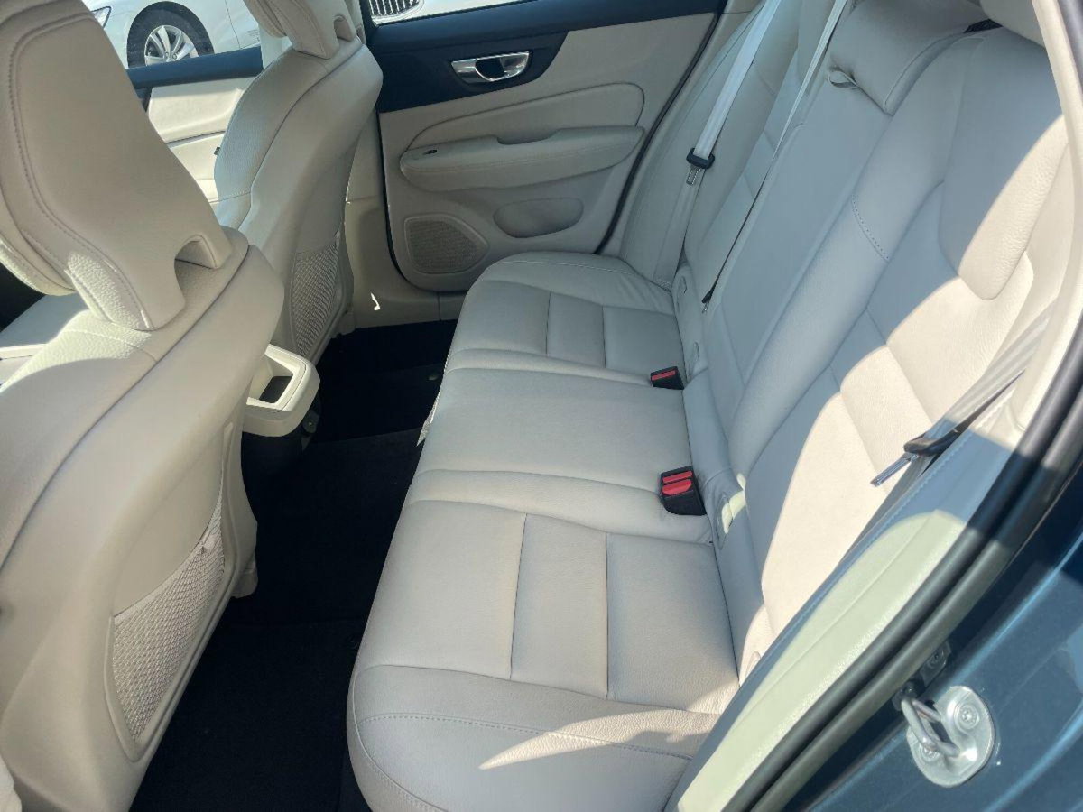 Volvo V60 B4 automatico Plus Dark (8)