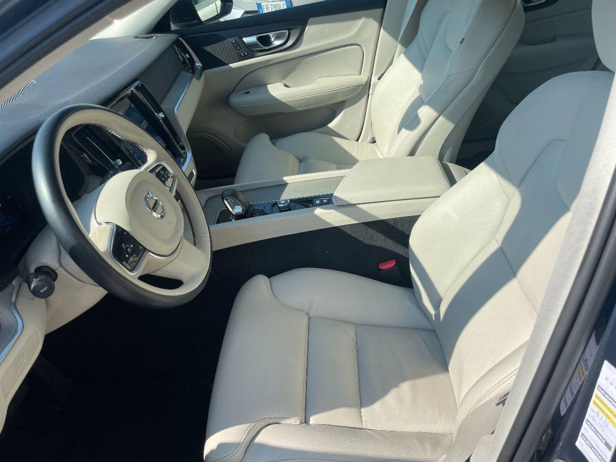 Volvo V60 B4 automatico Plus Dark (9)