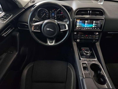 Jaguar F-Pace 2.0 D 180 CV AWD R-Sport (10)
