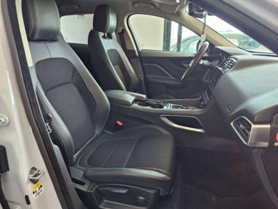 Jaguar F-Pace 2.0 D 180 CV AWD R-Sport (11)