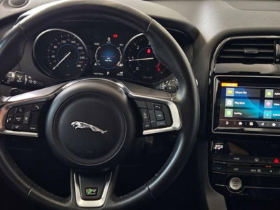 Jaguar F-Pace 2.0 D 180 CV AWD R-Sport (12)