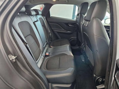Jaguar F-Pace 2.0 D 180 CV AWD R-Sport (13)