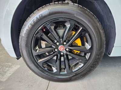 Jaguar F-Pace 2.0 D 180 CV AWD R-Sport (14)