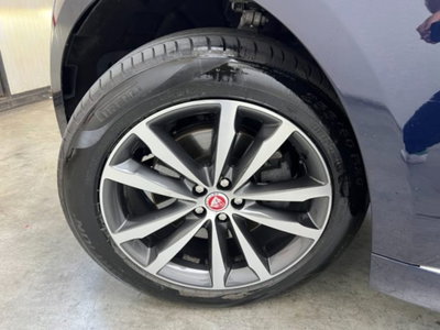 Jaguar F-Pace 2.0 250 CV AWD aut. R-Dynamic SE (14)