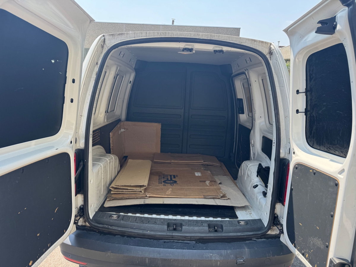 Volkswagen Caddy 2.0 TDI 102 CV (18)