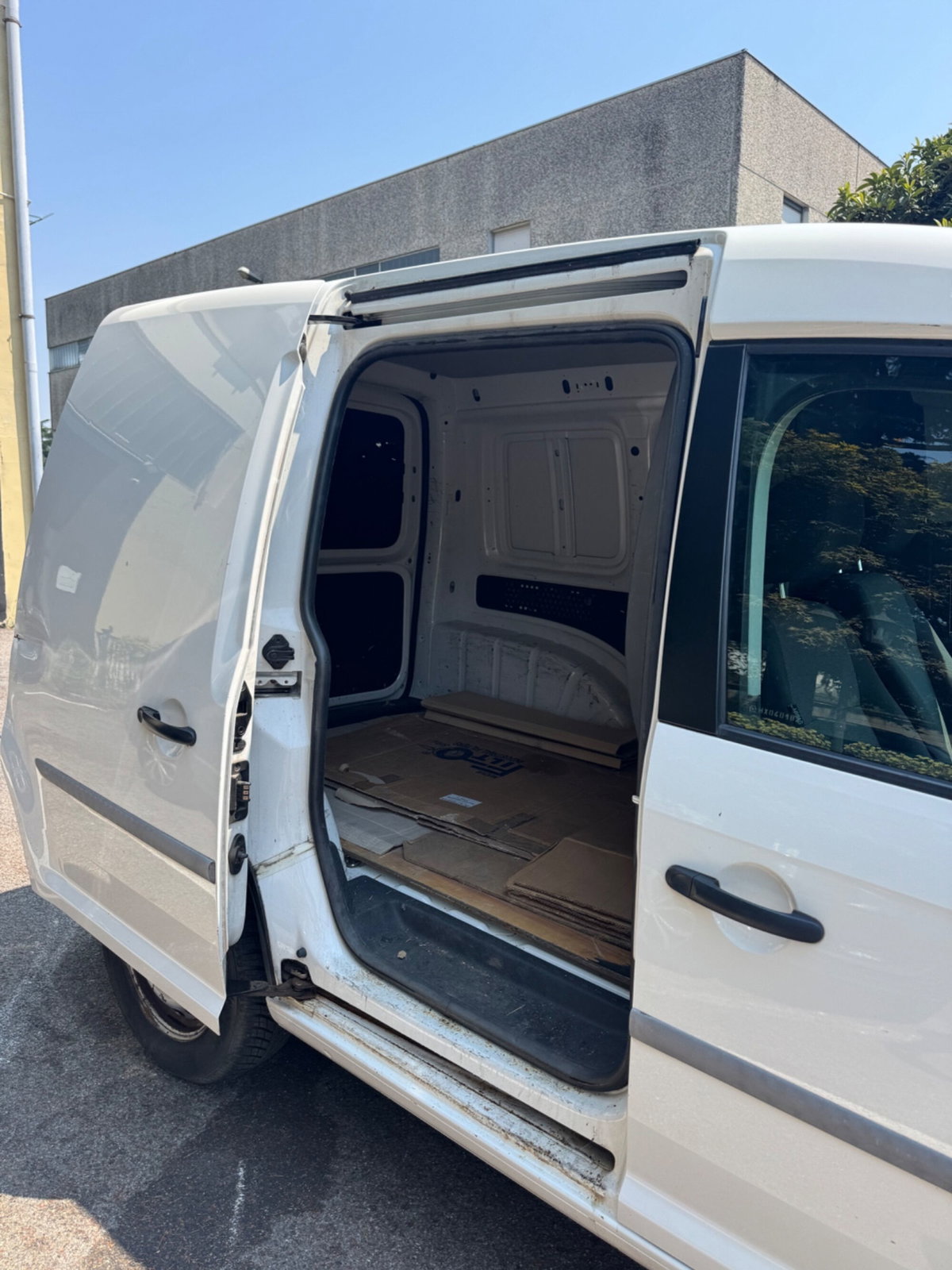 Volkswagen Caddy 2.0 TDI 102 CV (19)