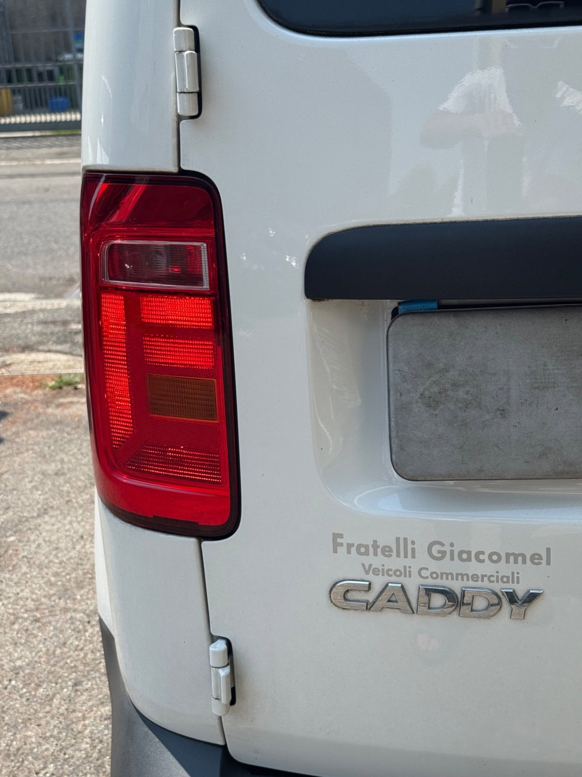 Volkswagen Caddy 2.0 TDI 102 CV (8)