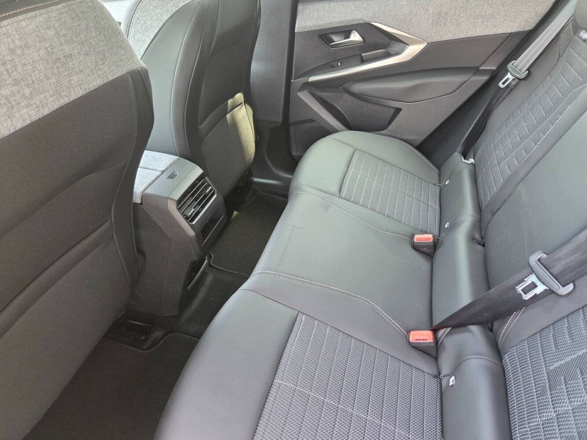 Peugeot 3008 1.2 hybrid Allure Business 145cv e-dcs6 (11)