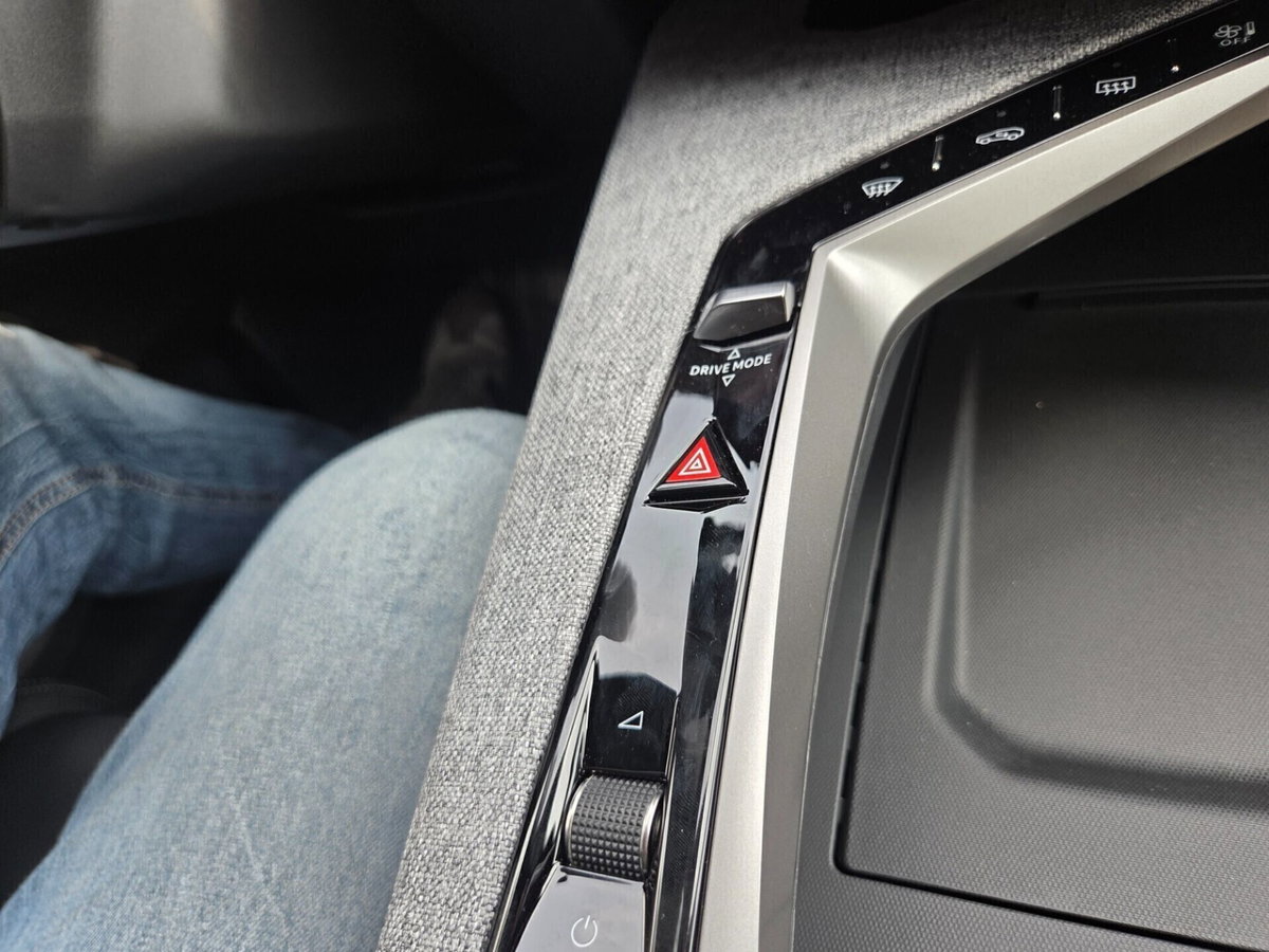 Peugeot 3008 1.2 hybrid Allure Business 145cv e-dcs6 (20)