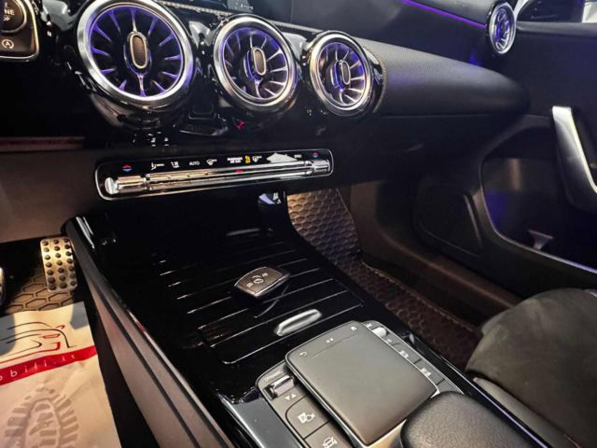 Mercedes-Benz Classe A Sedan 180 d AMG Line Premium Plus auto (17)