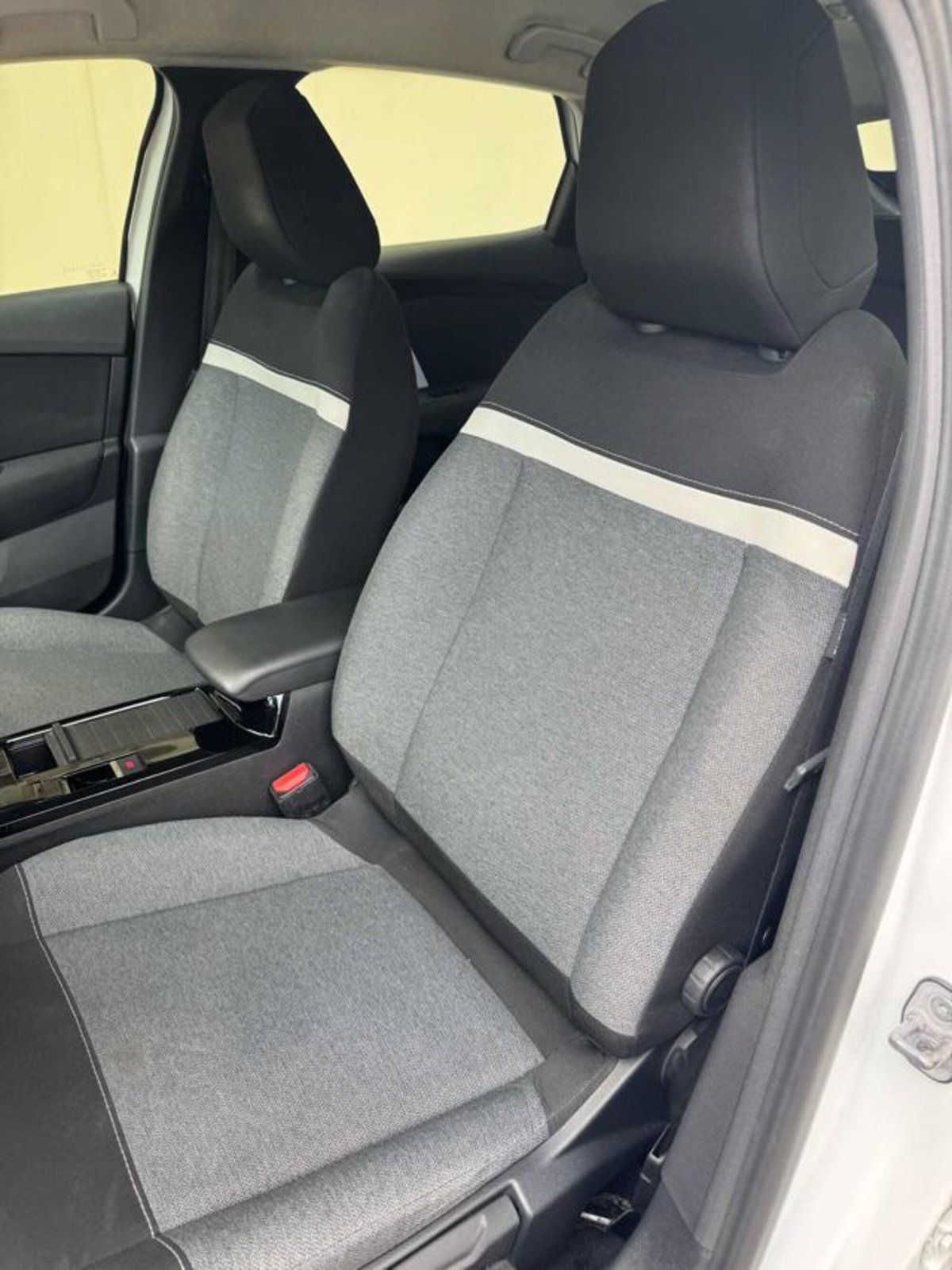 Citroen C4 PureTech 130 S&S EAT8 Feel Pack (7)