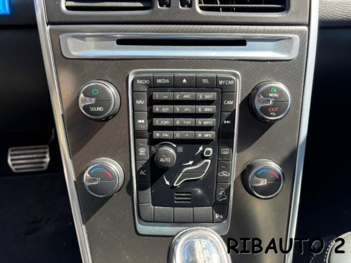 Volvo XC60 D4 AWD Geartronic Summum (3)