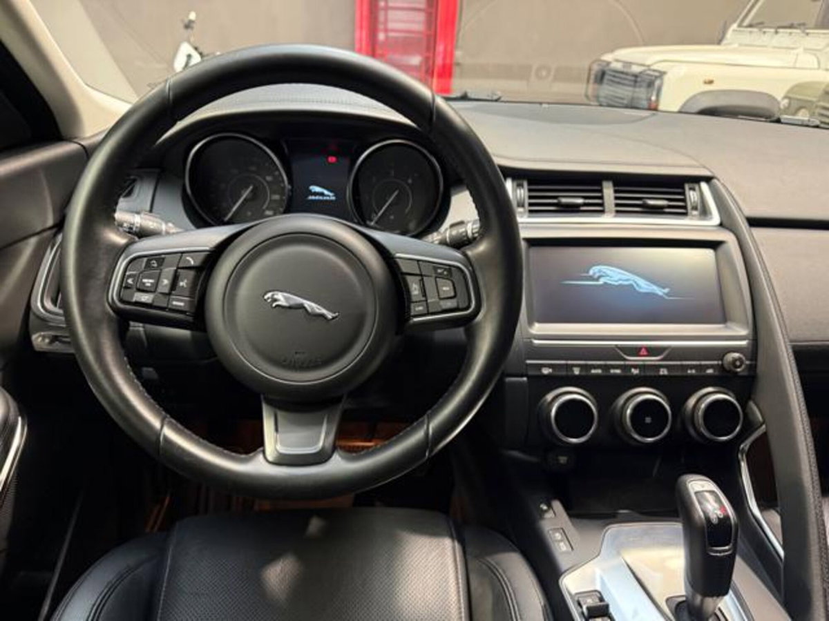 Jaguar E-Pace 2.0D 180 CV AWD aut. R-Dynamic (11)