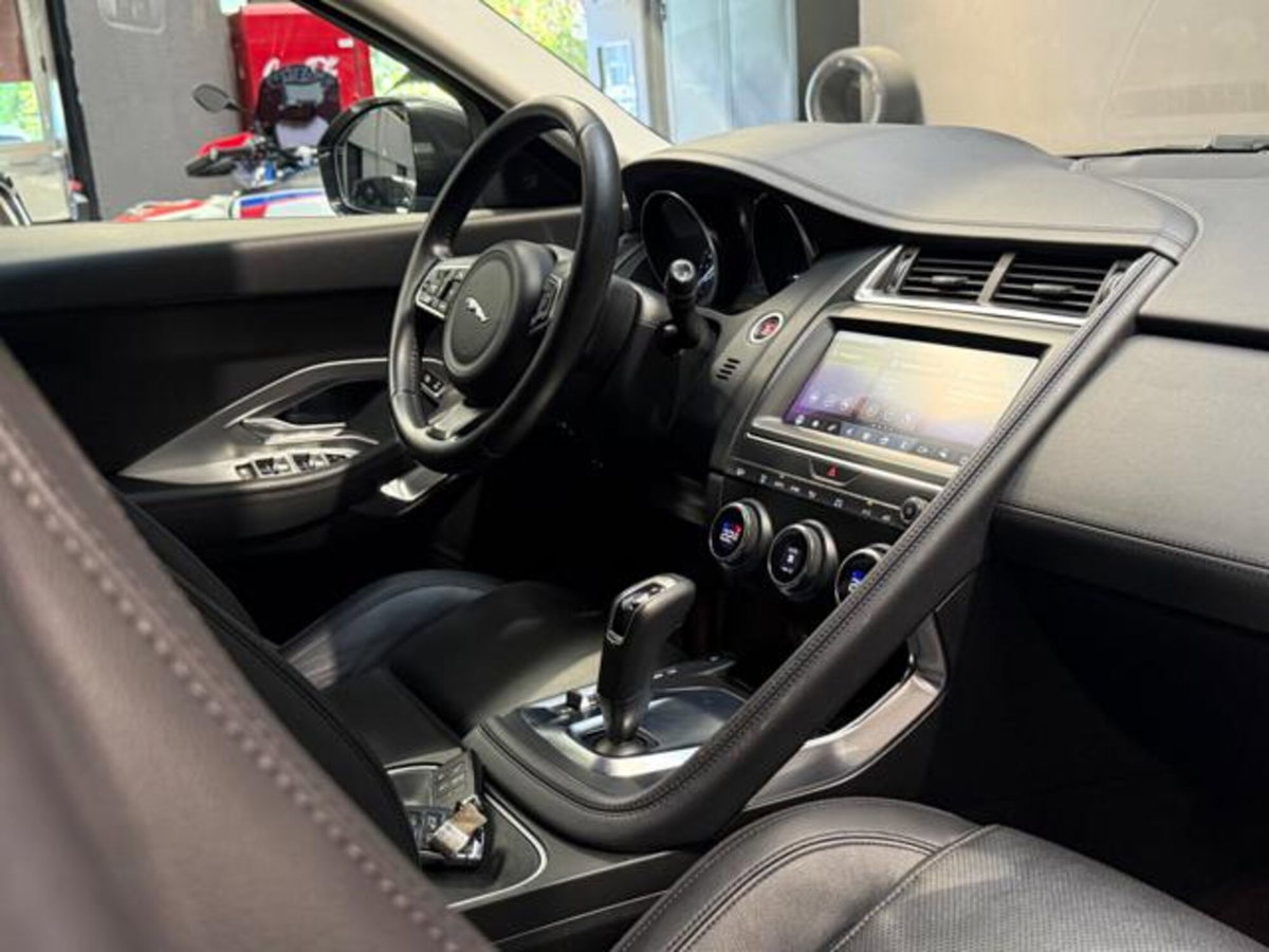 Jaguar E-Pace 2.0D 180 CV AWD aut. R-Dynamic (13)