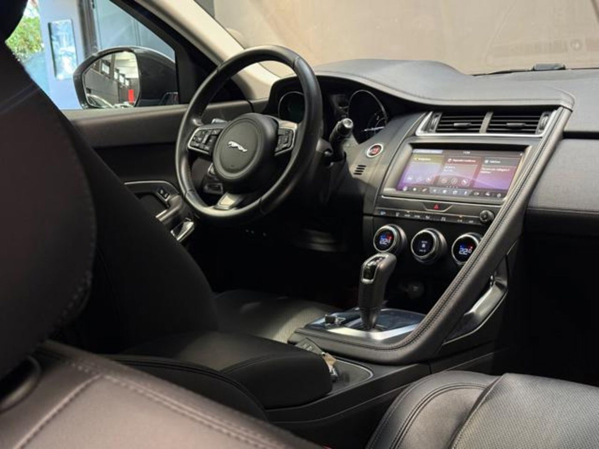 Jaguar E-Pace 2.0D 180 CV AWD aut. R-Dynamic (14)