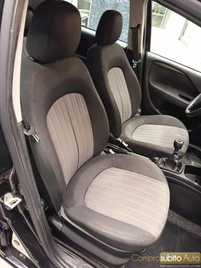 Fiat Punto 1.2 8V 5 porte Street (12)
