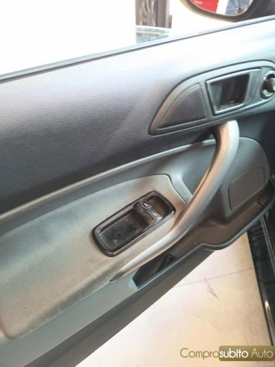 Ford Fiesta 1.4 3 porte Bz.- GPL Titanium (18)