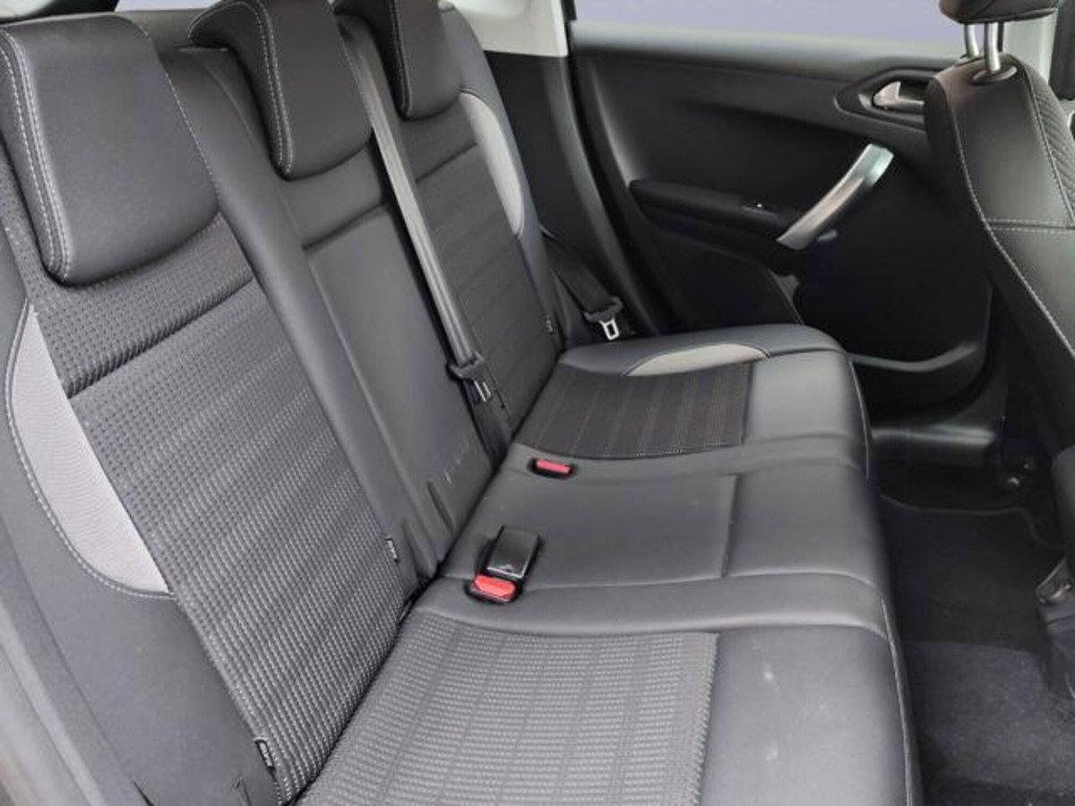 Peugeot 2008 120 EAT6 S&S Crossway (15)