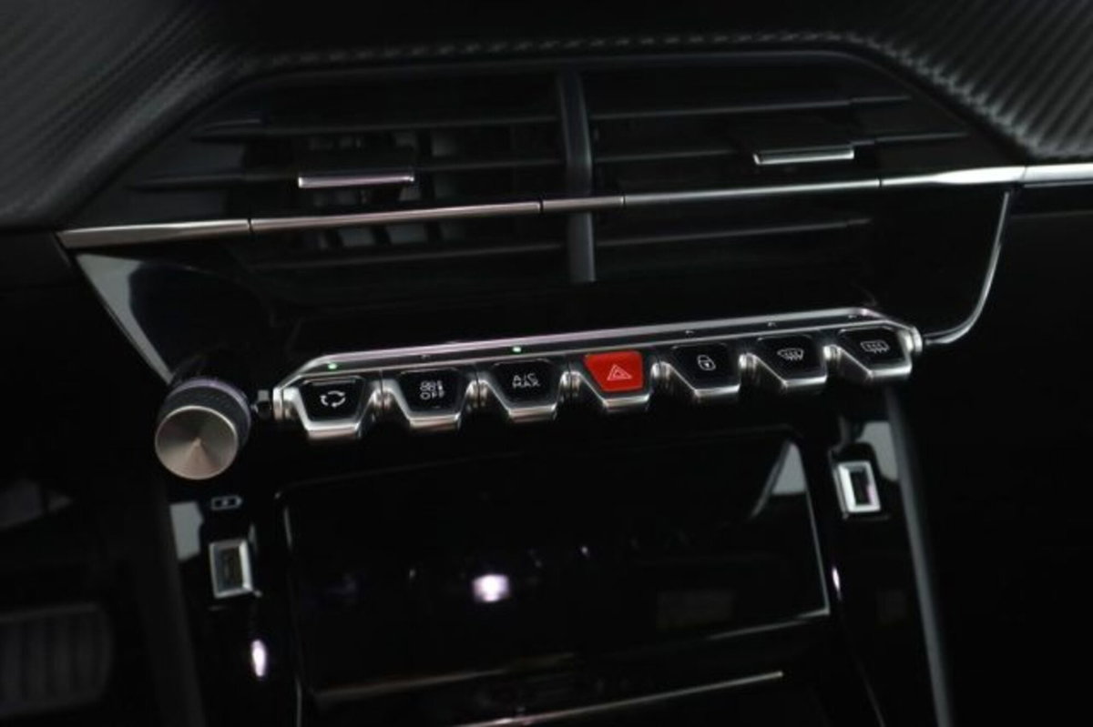 Peugeot 2008 PureTech 130 S&S EAT8 Allure Pack (13)
