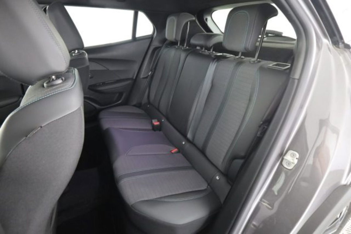 Peugeot 2008 PureTech 130 S&S EAT8 Allure Pack (3)